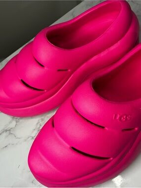 UGG Kids Neon Pink Slip-On Clogs